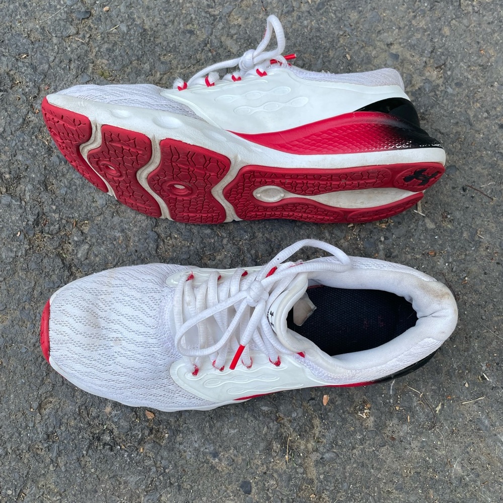 UnderArmour charged sneakers size 8.5 - Picture 2 of 5